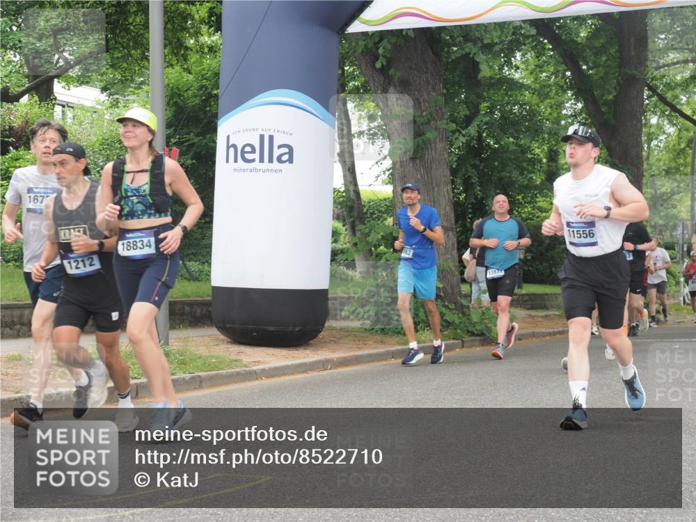 29.06.2025 - hella hamburg halbmarathon KatJ http://msf.ph/oto/8522710 29.06.2025 10:50:55 Zwischen KM18-KM19 1212, 1531, 4945 meine-sportfotos.de