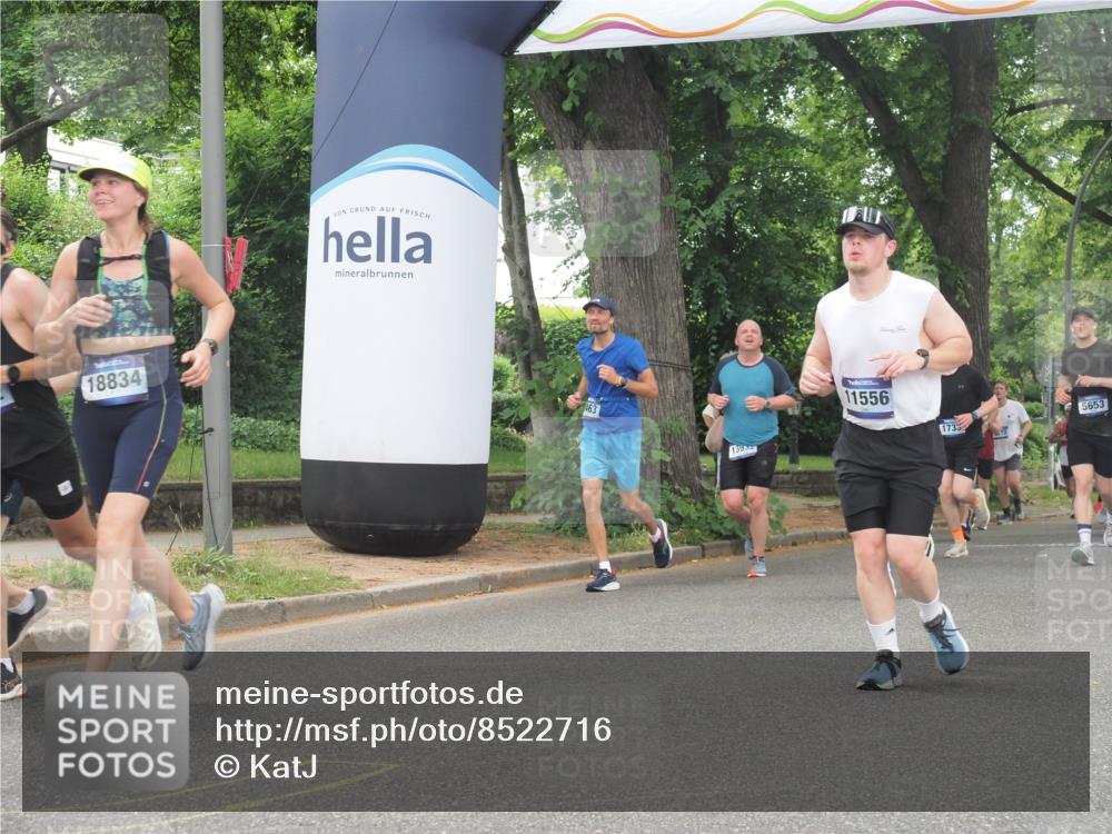 29.06.2025 - hella hamburg halbmarathon KatJ http://msf.ph/oto/8522716 29.06.2025 10:50:55 Zwischen KM18-KM19 1212, 1531, 4945 meine-sportfotos.de