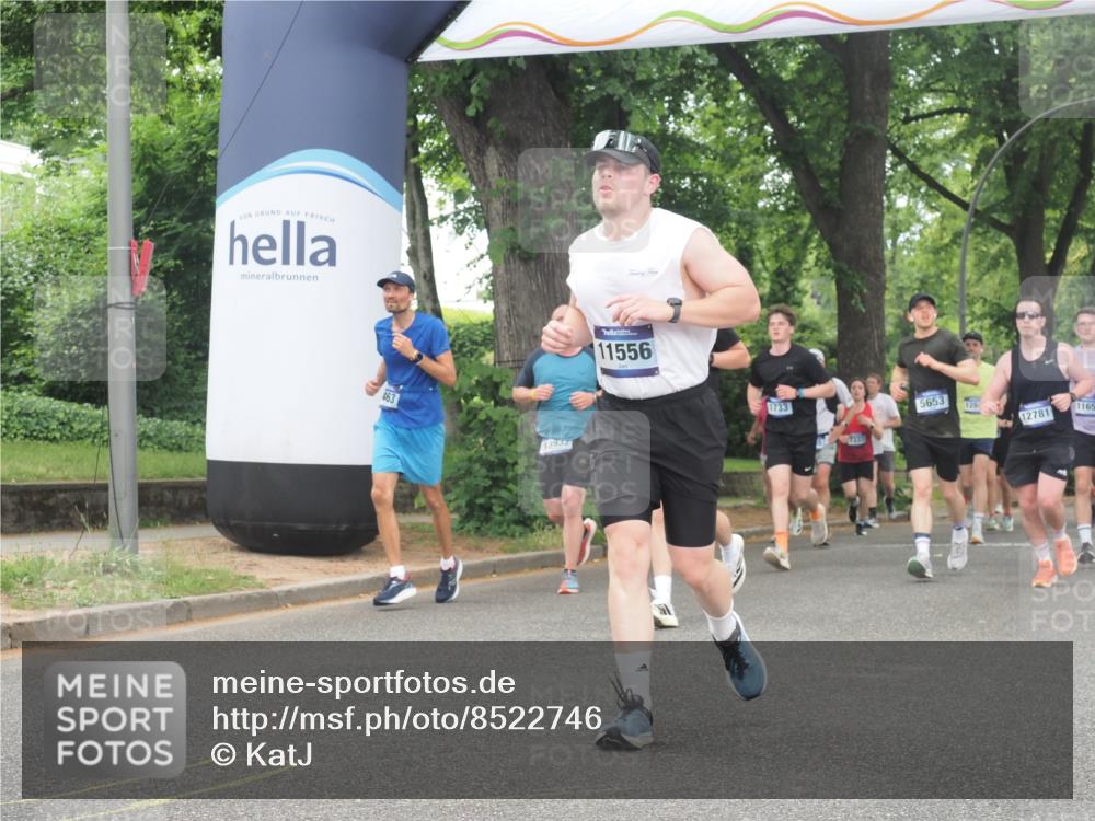 29.06.2025 - hella hamburg halbmarathon KatJ http://msf.ph/oto/8522746 29.06.2025 10:50:56 Zwischen KM18-KM19 1212, 1531, 4945, 5653 meine-sportfotos.de