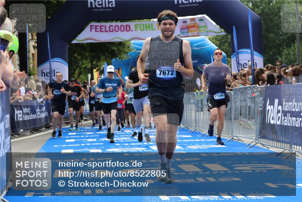 29.06.2025 - hella hamburg halbmarathon Strokosch-Dieckow http://msf.ph/oto/8522805 29.06.2025 11:24:51 Ziel 1269, 1773, 4697, 6030, 6248, 6576, 7672, 8537, 9259, 9576, 10550, 10649, 12470, 14024, 15086, 15757, 16586, 16600, 16673, 16833, 17496, 18060, 18210 meine-sportfotos.de
