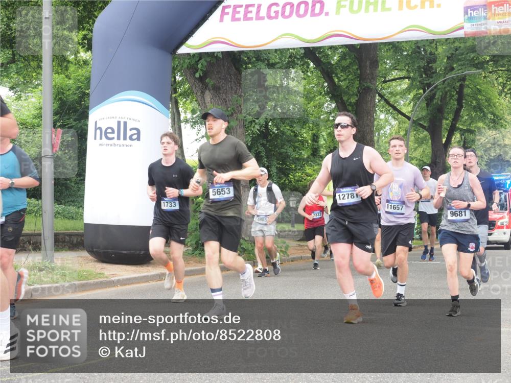 29.06.2025 - hella hamburg halbmarathon KatJ http://msf.ph/oto/8522808 29.06.2025 10:50:58 Zwischen KM18-KM19 1212, 1733, 1851, 2463, 4985, 5653, 7333 meine-sportfotos.de