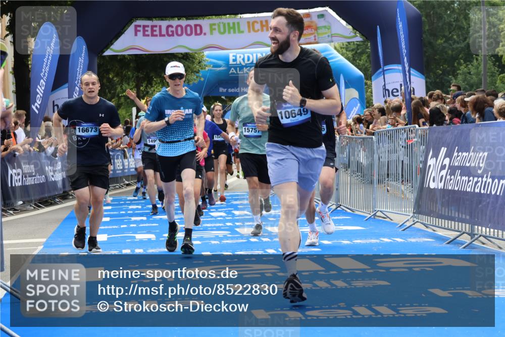 29.06.2025 - hella hamburg halbmarathon Strokosch-Dieckow http://msf.ph/oto/8522830 29.06.2025 11:24:53 Ziel 1269, 1773, 4697, 6030, 6576, 6977, 7672, 8537, 9259, 9576, 10649, 12278, 12384, 12470, 13453, 13500, 14024, 14901, 14903, 15086, 15757, 16586, 16600, 16673, 16833, 17496, 17954, 18060, 18210, 18417 meine-sportfotos.de