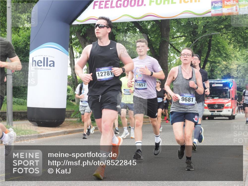 29.06.2025 - hella hamburg halbmarathon KatJ http://msf.ph/oto/8522845 29.06.2025 10:50:59 Zwischen KM18-KM19 1212, 1733, 1851, 2463, 4985, 5653, 7333 meine-sportfotos.de