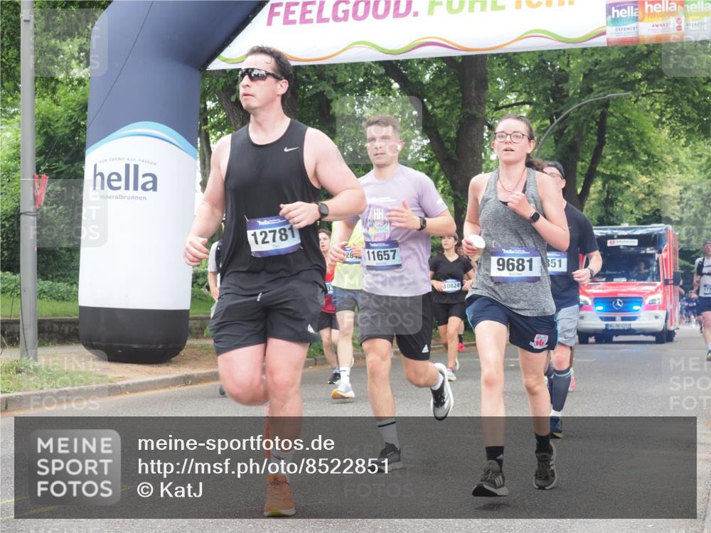 29.06.2025 - hella hamburg halbmarathon KatJ http://msf.ph/oto/8522851 29.06.2025 10:50:59 Zwischen KM18-KM19 1212, 1733, 1851, 2463, 4985, 5653, 7333 meine-sportfotos.de