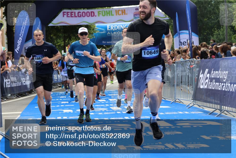 29.06.2025 - hella hamburg halbmarathon Strokosch-Dieckow http://msf.ph/oto/8522869 29.06.2025 11:24:54 Ziel 1269, 1773, 4697, 6030, 6576, 6977, 7672, 8537, 9259, 9576, 10649, 12278, 12384, 12470, 13453, 13500, 14024, 14779, 14901, 14903, 15086, 15757, 16586, 16600, 16673, 16833, 16863, 17496, 17954, 18210, 18417 meine-sportfotos.de