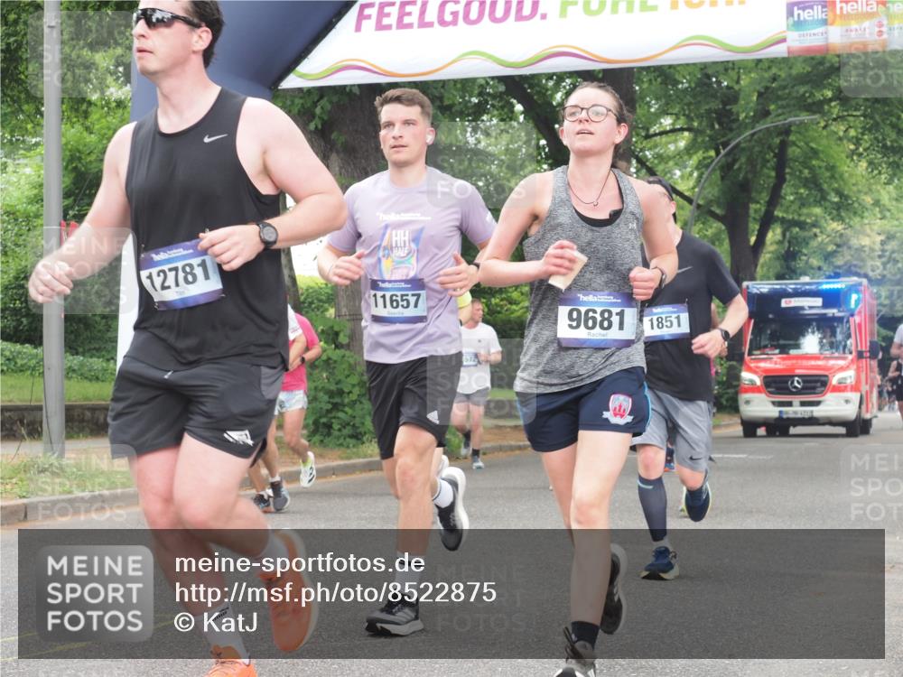 29.06.2025 - hella hamburg halbmarathon KatJ http://msf.ph/oto/8522875 29.06.2025 10:50:59 Zwischen KM18-KM19 1212, 1733, 1851, 2463, 4985, 5653, 7333 meine-sportfotos.de