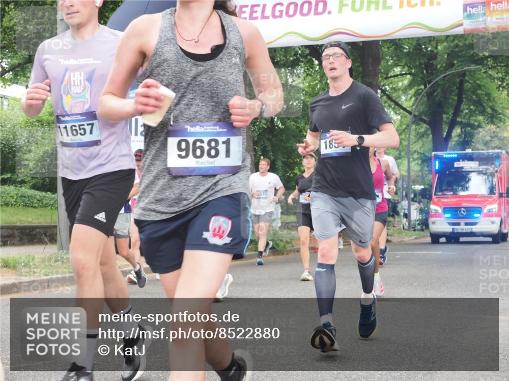 29.06.2025 - hella hamburg halbmarathon KatJ http://msf.ph/oto/8522880 29.06.2025 10:51:00 Zwischen KM18-KM19 1212, 1733, 1851, 2463, 4985, 5653, 7333 meine-sportfotos.de