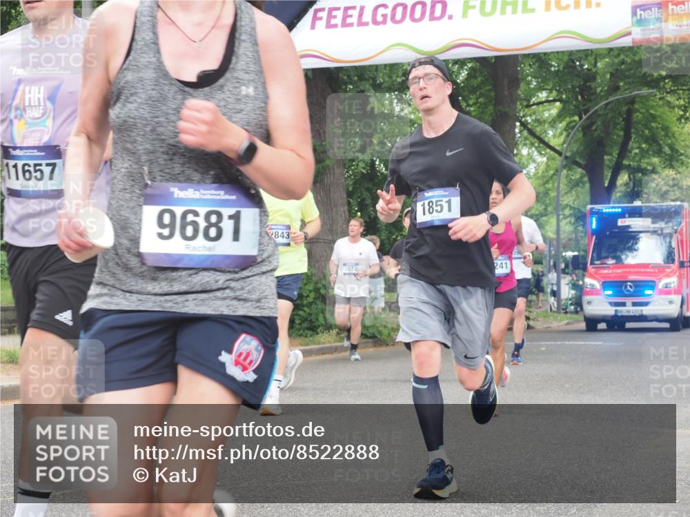 29.06.2025 - hella hamburg halbmarathon KatJ http://msf.ph/oto/8522888 29.06.2025 10:51:00 Zwischen KM18-KM19 1212, 1733, 1851, 2463, 4985, 5653, 7333 meine-sportfotos.de