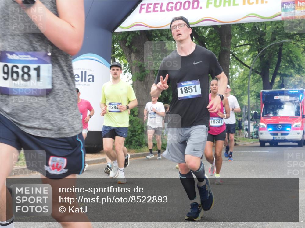 29.06.2025 - hella hamburg halbmarathon KatJ http://msf.ph/oto/8522893 29.06.2025 10:51:00 Zwischen KM18-KM19 1212, 1733, 1851, 2463, 4985, 5653, 7333 meine-sportfotos.de