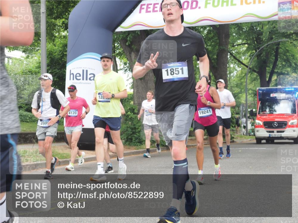 29.06.2025 - hella hamburg halbmarathon KatJ http://msf.ph/oto/8522899 29.06.2025 10:51:00 Zwischen KM18-KM19 1212, 1733, 1851, 2463, 4985, 5653, 7333 meine-sportfotos.de