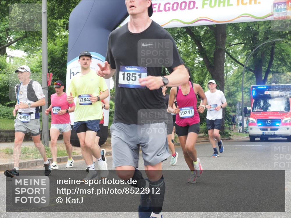 29.06.2025 - hella hamburg halbmarathon KatJ http://msf.ph/oto/8522912 29.06.2025 10:51:00 Zwischen KM18-KM19 1212, 1733, 1851, 2463, 4985, 5653, 7333 meine-sportfotos.de