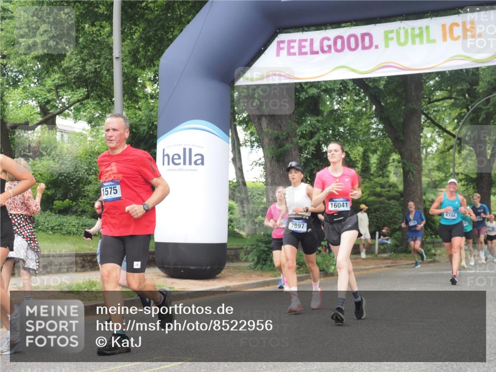 29.06.2025 - hella hamburg halbmarathon KatJ http://msf.ph/oto/8522956 29.06.2025 11:00:40 Zwischen KM18-KM19 1007, 1575, 7058, 7442, 7897, 8090, 8295 meine-sportfotos.de