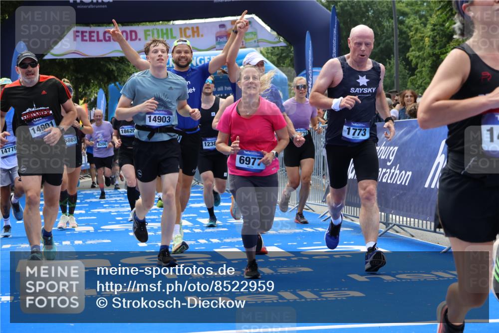 29.06.2025 - hella hamburg halbmarathon Strokosch-Dieckow http://msf.ph/oto/8522959 29.06.2025 11:24:57 Ziel 1773, 5429, 6030, 6977, 7672, 8537, 9576, 10649, 12278, 12384, 12470, 13453, 13500, 14024, 14779, 14901, 14903, 15086, 15757, 16673, 16863, 17496, 17954, 18210, 18417, 18620 meine-sportfotos.de