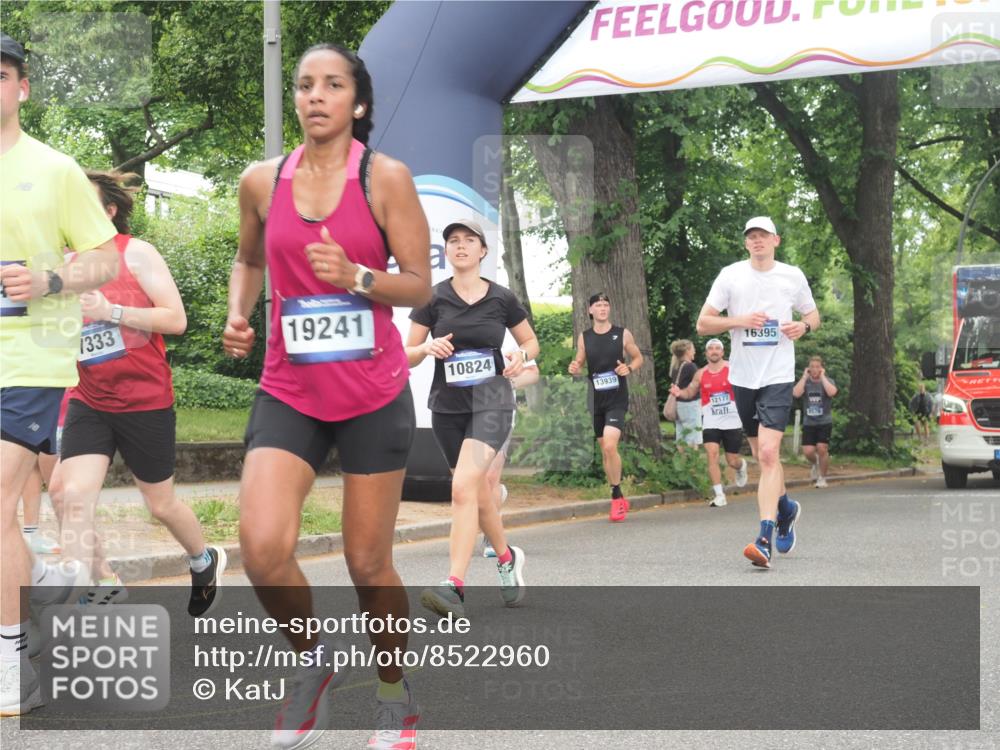 29.06.2025 - hella hamburg halbmarathon KatJ http://msf.ph/oto/8522960 29.06.2025 10:51:01 Zwischen KM18-KM19 1212, 1733, 1851, 2463, 4120, 4985, 5653, 7333 meine-sportfotos.de