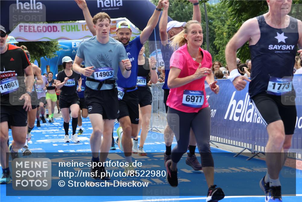29.06.2025 - hella hamburg halbmarathon Strokosch-Dieckow http://msf.ph/oto/8522980 29.06.2025 11:24:58 Ziel 1773, 5429, 6977, 7672, 8206, 8207, 8537, 9576, 10649, 12278, 12384, 13453, 13500, 14024, 14779, 14901, 14903, 15086, 15757, 16673, 16863, 17496, 17954, 18210, 18417, 18620 meine-sportfotos.de