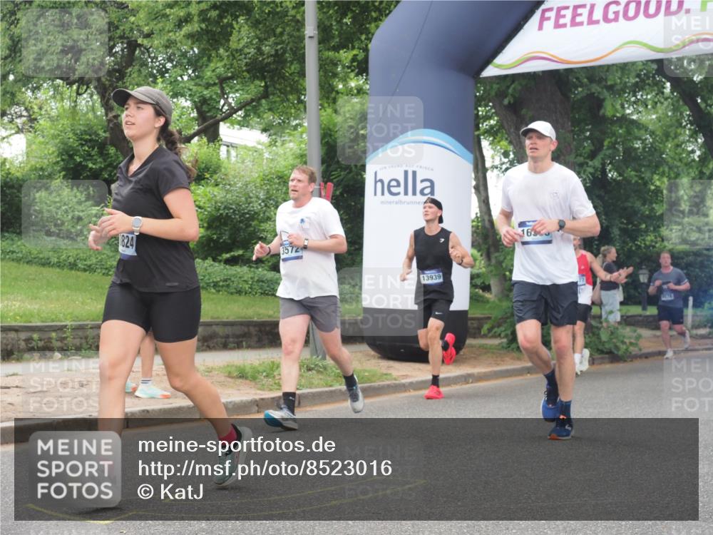 29.06.2025 - hella hamburg halbmarathon KatJ http://msf.ph/oto/8523016 29.06.2025 10:51:02 Zwischen KM18-KM19 1212, 1733, 1851, 2463, 3572, 4120, 4985, 5653, 7333 meine-sportfotos.de