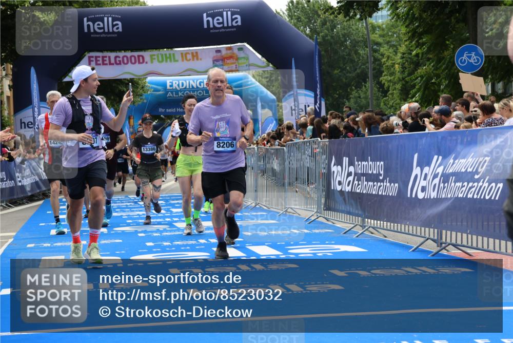 29.06.2025 - hella hamburg halbmarathon Strokosch-Dieckow http://msf.ph/oto/8523032 29.06.2025 11:25:02 Ziel 1131, 1773, 3837, 5429, 6899, 6977, 8206, 8207, 8537, 9576, 12278, 12384, 13366, 13386, 13453, 13500, 14024, 14240, 14779, 14901, 14903, 15086, 15180, 15757, 16863, 16991, 17699, 17954, 18210, 18417, 18620 meine-sportfotos.de