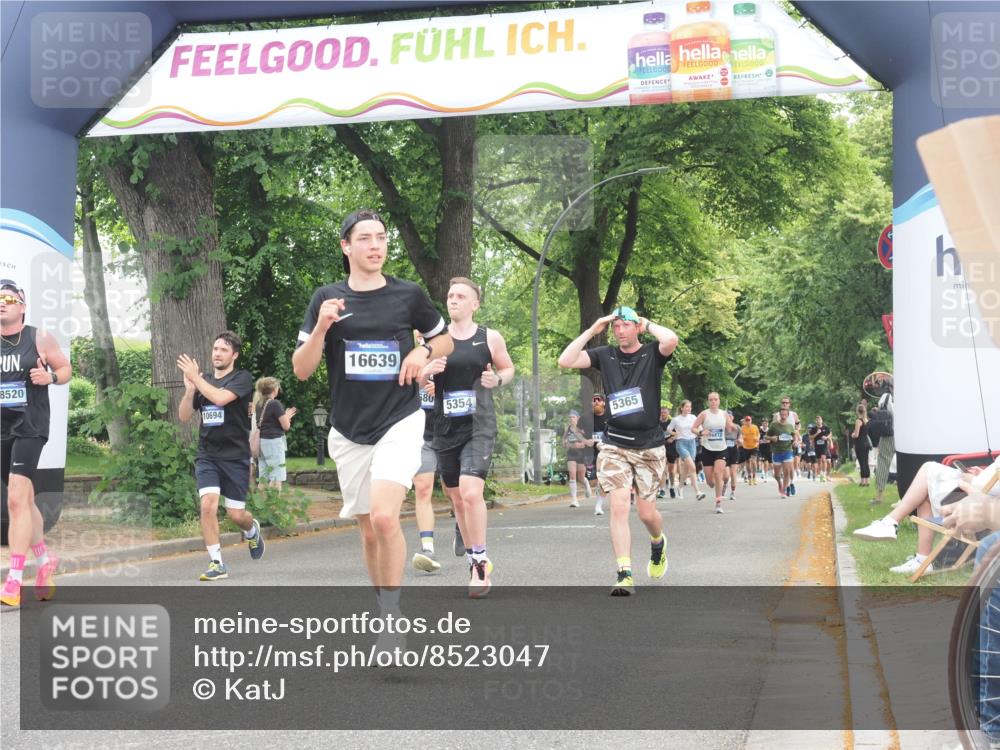 29.06.2025 - hella hamburg halbmarathon KatJ http://msf.ph/oto/8523047 29.06.2025 10:51:10 Zwischen KM18-KM19 2698, 3572, 5354, 5365, 8578 meine-sportfotos.de