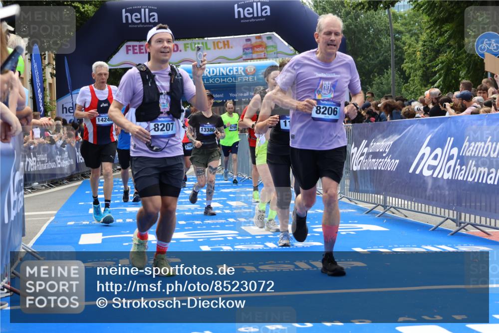 29.06.2025 - hella hamburg halbmarathon Strokosch-Dieckow http://msf.ph/oto/8523072 29.06.2025 11:25:03 Ziel 1131, 1773, 3837, 5429, 6899, 6977, 8206, 8207, 8537, 9576, 9788, 12278, 12384, 13366, 13386, 13453, 13500, 14024, 14240, 14779, 14901, 14903, 15180, 15757, 16863, 16991, 17699, 17954, 18007, 18210, 18417, 18620 meine-sportfotos.de