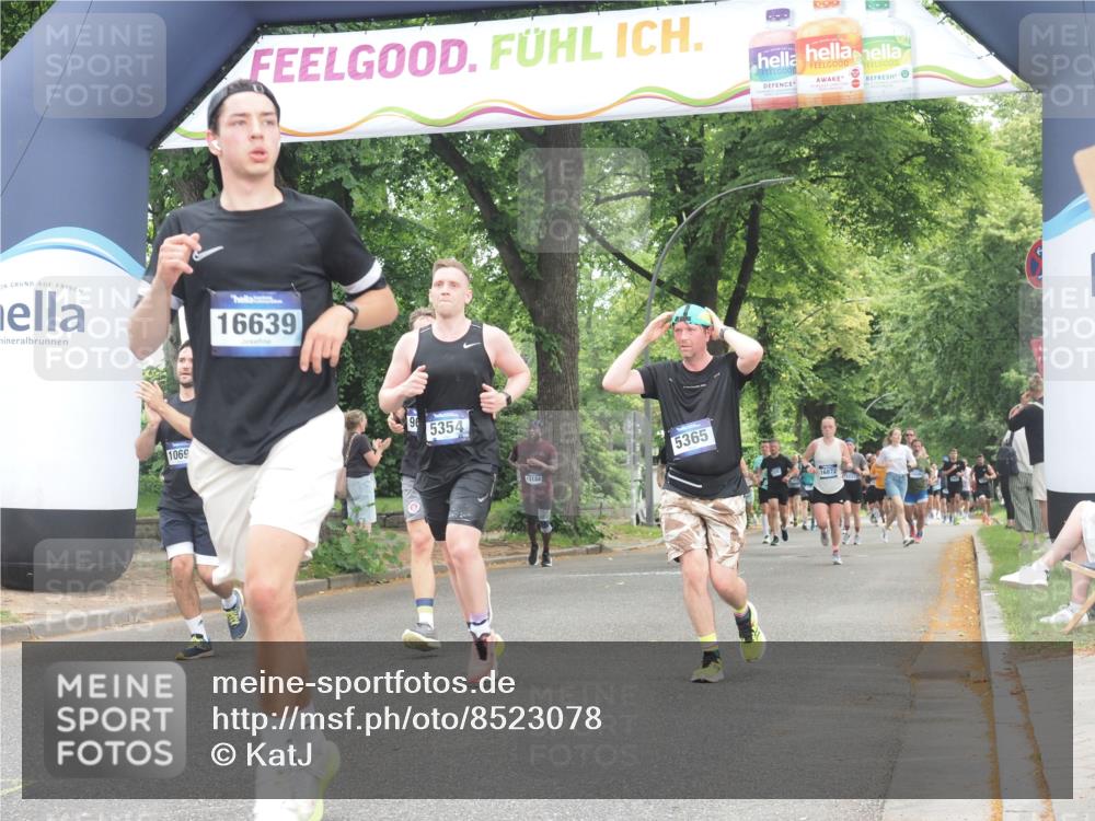 29.06.2025 - hella hamburg halbmarathon KatJ http://msf.ph/oto/8523078 29.06.2025 10:51:10 Zwischen KM18-KM19 2698, 3572, 5354, 5365, 8578 meine-sportfotos.de