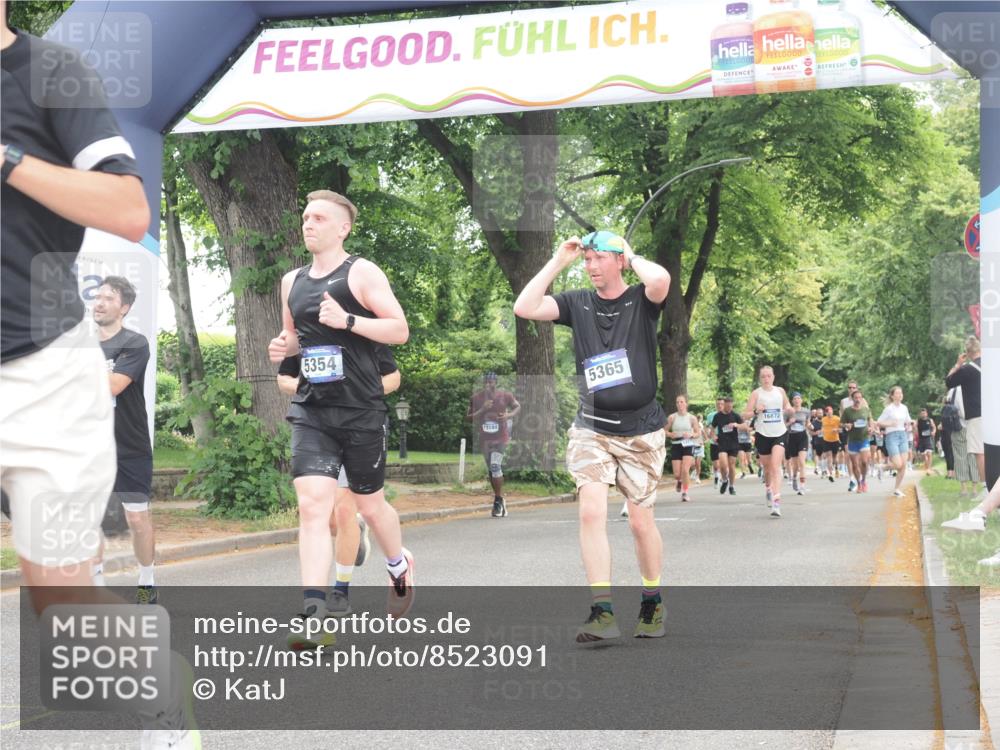 29.06.2025 - hella hamburg halbmarathon KatJ http://msf.ph/oto/8523091 29.06.2025 10:51:11 Zwischen KM18-KM19 2698, 5354, 5365, 8578 meine-sportfotos.de