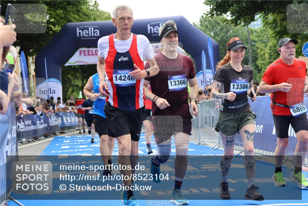29.06.2025 - hella hamburg halbmarathon Strokosch-Dieckow http://msf.ph/oto/8523104 29.06.2025 11:25:06 Ziel 1131, 3837, 5429, 6899, 6977, 8206, 8207, 9788, 11634, 12278, 12384, 12500, 13366, 13386, 13453, 13500, 13584, 14240, 14779, 14901, 14903, 15180, 16863, 16991, 17699, 17954, 18007, 18417, 18620 meine-sportfotos.de