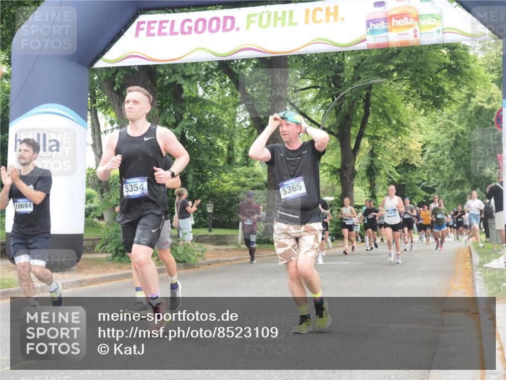 29.06.2025 - hella hamburg halbmarathon KatJ http://msf.ph/oto/8523109 29.06.2025 10:51:11 Zwischen KM18-KM19 2698, 5354, 5365, 8578 meine-sportfotos.de