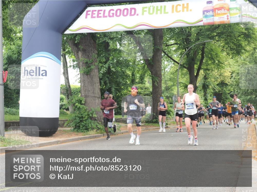 29.06.2025 - hella hamburg halbmarathon KatJ http://msf.ph/oto/8523120 29.06.2025 10:51:13 Zwischen KM18-KM19 5354, 5365, 8578 meine-sportfotos.de