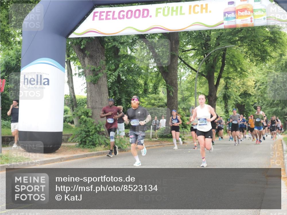 29.06.2025 - hella hamburg halbmarathon KatJ http://msf.ph/oto/8523134 29.06.2025 10:51:13 Zwischen KM18-KM19 5354, 5365, 8578 meine-sportfotos.de