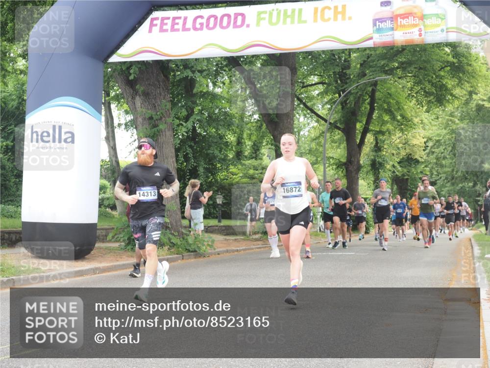 29.06.2025 - hella hamburg halbmarathon KatJ http://msf.ph/oto/8523165 29.06.2025 10:51:14 Zwischen KM18-KM19 5354, 5365, 8578 meine-sportfotos.de
