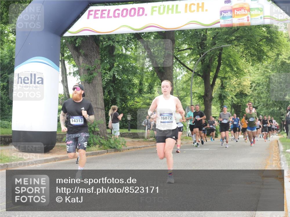 29.06.2025 - hella hamburg halbmarathon KatJ http://msf.ph/oto/8523171 29.06.2025 10:51:14 Zwischen KM18-KM19 5354, 5365, 8578 meine-sportfotos.de