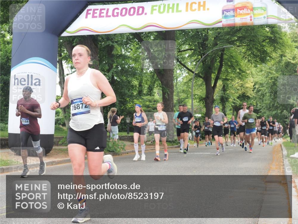 29.06.2025 - hella hamburg halbmarathon KatJ http://msf.ph/oto/8523197 29.06.2025 10:51:15 Zwischen KM18-KM19 5354, 5365, 8578 meine-sportfotos.de