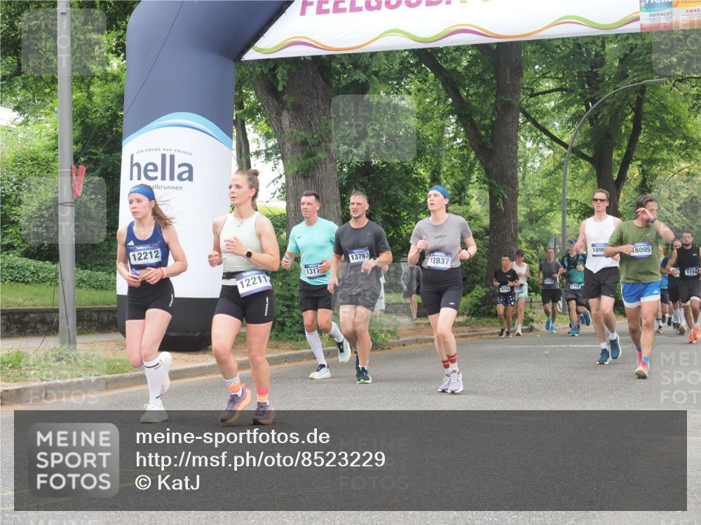 29.06.2025 - hella hamburg halbmarathon KatJ http://msf.ph/oto/8523229 29.06.2025 10:51:18 Zwischen KM18-KM19  meine-sportfotos.de