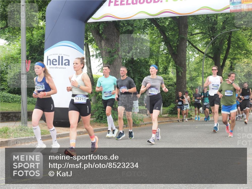 29.06.2025 - hella hamburg halbmarathon KatJ http://msf.ph/oto/8523234 29.06.2025 10:51:18 Zwischen KM18-KM19  meine-sportfotos.de