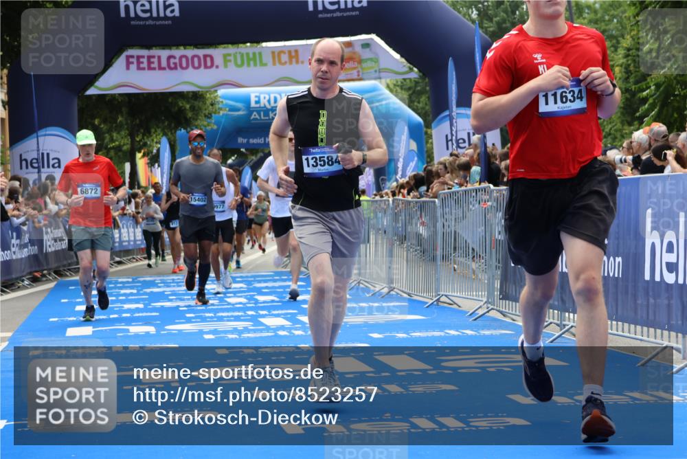 29.06.2025 - hella hamburg halbmarathon Strokosch-Dieckow http://msf.ph/oto/8523257 29.06.2025 11:25:13 Ziel 1131, 3837, 6872, 6899, 9788, 10977, 11376, 11634, 12500, 13366, 13386, 13584, 14240, 15180, 15402, 16991, 17699, 18007 meine-sportfotos.de