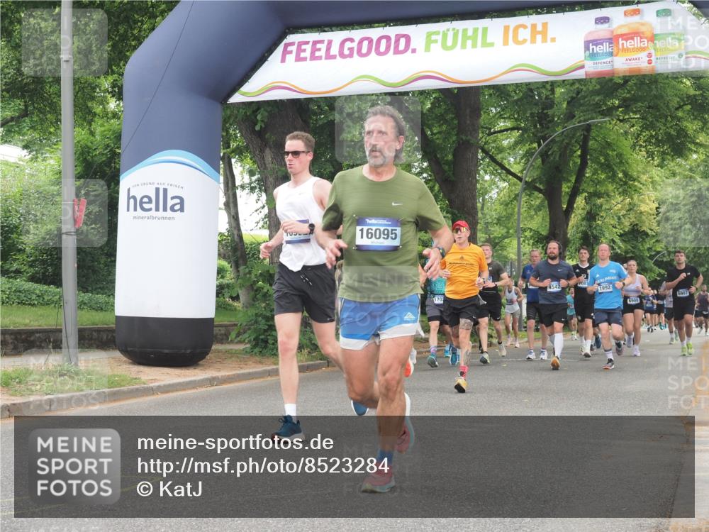 29.06.2025 - hella hamburg halbmarathon KatJ http://msf.ph/oto/8523284 29.06.2025 10:51:21 Zwischen KM18-KM19 1194, 8561 meine-sportfotos.de