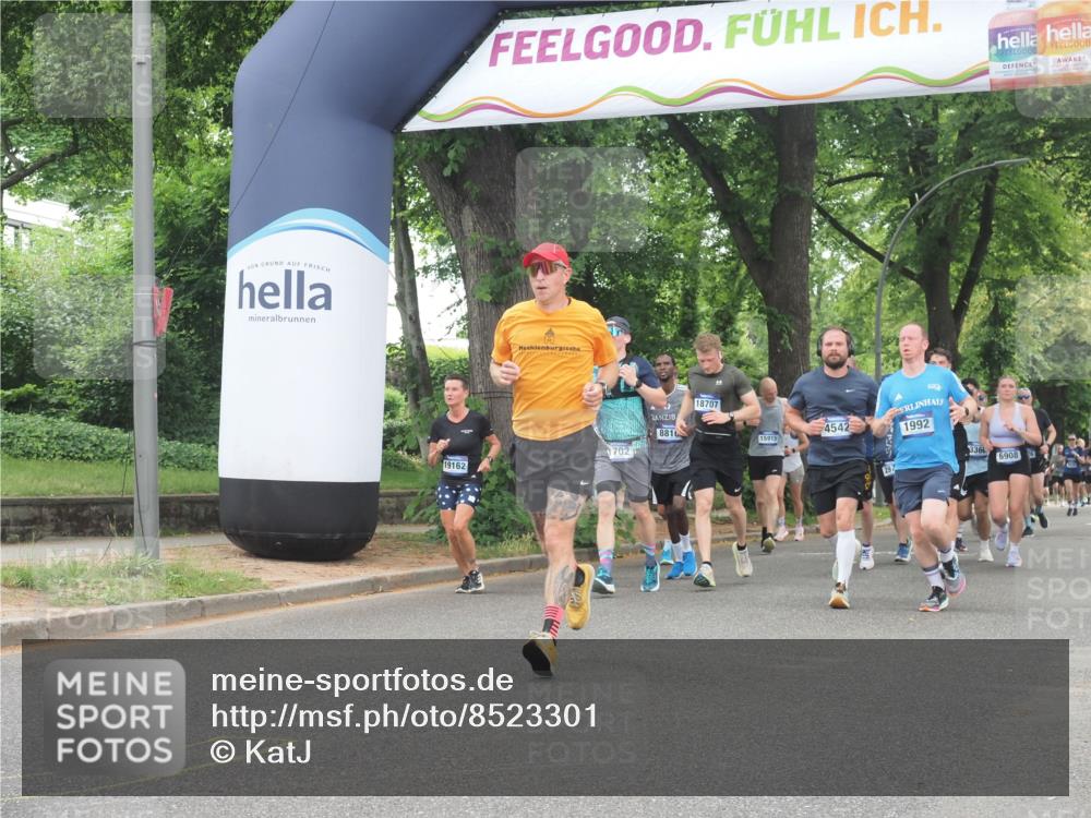 29.06.2025 - hella hamburg halbmarathon KatJ http://msf.ph/oto/8523301 29.06.2025 10:51:23 Zwischen KM18-KM19 1194, 1702, 1992, 2979, 4542, 7081, 8520, 8561 meine-sportfotos.de