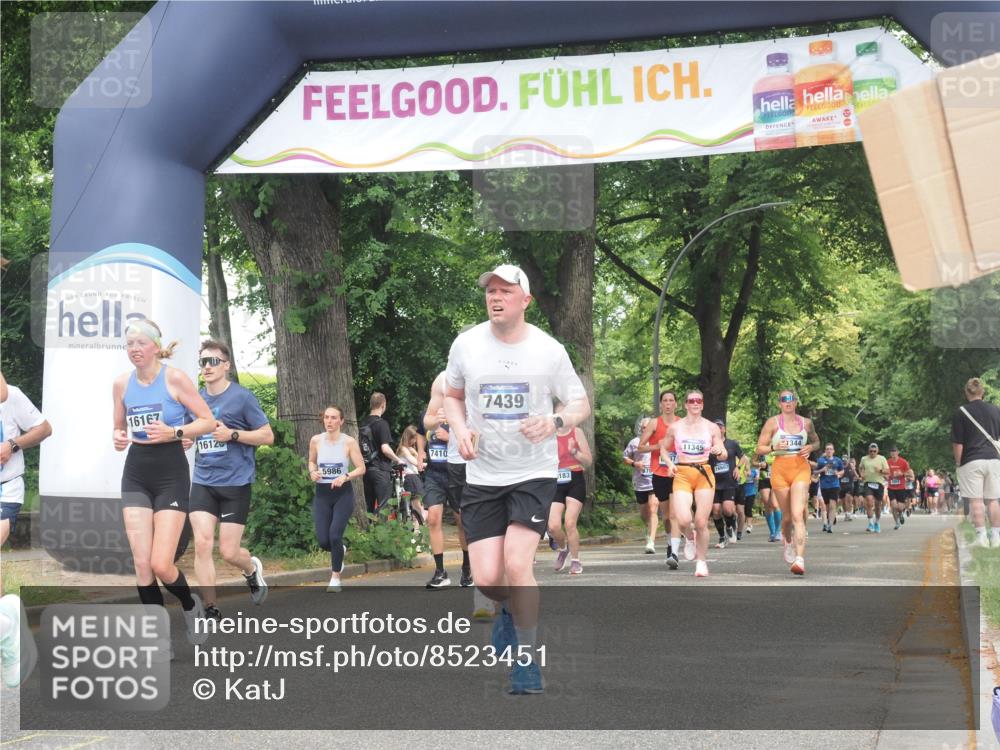29.06.2025 - hella hamburg halbmarathon KatJ http://msf.ph/oto/8523451 29.06.2025 11:00:54 Zwischen KM18-KM19 1795, 2311, 2912, 5807, 6786, 7439 meine-sportfotos.de