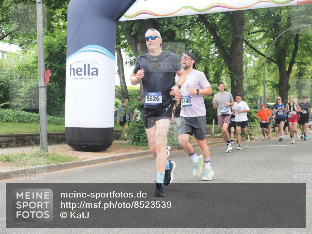 29.06.2025 - hella hamburg halbmarathon KatJ http://msf.ph/oto/8523539 29.06.2025 10:51:29 Zwischen KM18-KM19 1194, 1702, 1992, 2298, 2782, 2979, 4542, 5396, 6585, 6907, 6908, 7042, 7081, 8520, 8561 meine-sportfotos.de