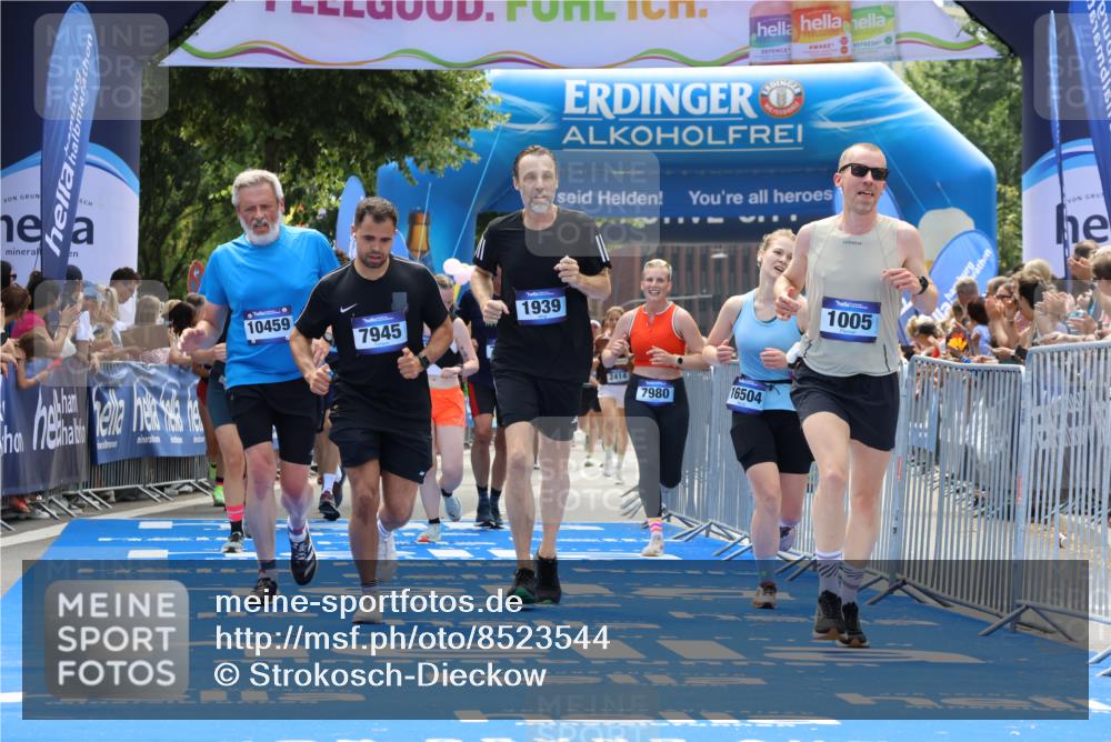 29.06.2025 - hella hamburg halbmarathon Strokosch-Dieckow http://msf.ph/oto/8523544 29.06.2025 11:26:11 Ziel 1005, 1939, 2479, 3678, 4166, 6736, 7945, 7980, 9327, 10050, 11248, 11989, 15948, 16038, 16504, 16541, 17269, 18172, 18385, 18439, 18661 meine-sportfotos.de