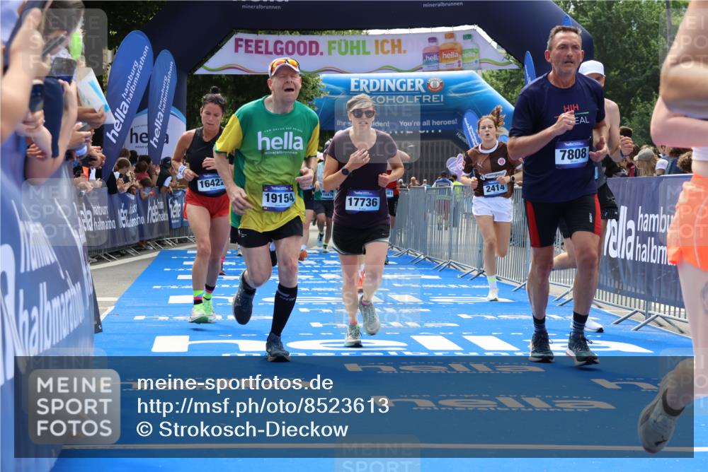 29.06.2025 - hella hamburg halbmarathon Strokosch-Dieckow http://msf.ph/oto/8523613 29.06.2025 11:26:18 Ziel 1005, 1939, 2414, 3678, 3817, 5814, 7351, 7808, 7945, 7980, 8144, 12210, 12381, 15114, 16421, 16422, 16504, 16541, 16676, 17736, 18439, 18507, 19154 meine-sportfotos.de