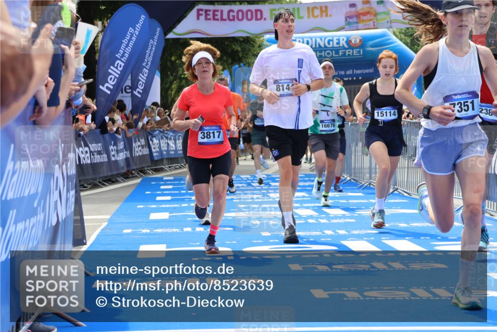 29.06.2025 - hella hamburg halbmarathon Strokosch-Dieckow http://msf.ph/oto/8523639 29.06.2025 11:26:22 Ziel 1939, 2414, 3678, 3817, 5814, 7351, 7808, 7945, 7980, 8144, 12210, 12381, 15102, 15114, 16421, 16422, 16541, 16676, 17238, 17736, 18439, 18507, 19154 meine-sportfotos.de