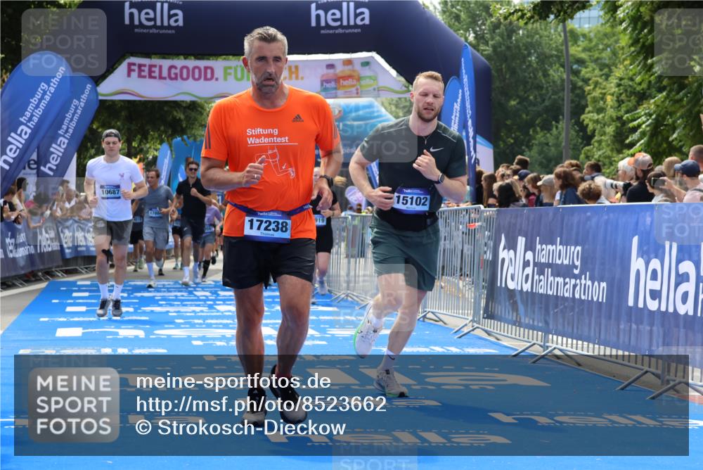 29.06.2025 - hella hamburg halbmarathon Strokosch-Dieckow http://msf.ph/oto/8523662 29.06.2025 11:26:26 Ziel 2414, 2959, 3817, 5814, 7276, 7351, 7808, 7919, 8144, 10687, 12210, 12305, 12381, 12537, 15102, 15114, 16421, 16422, 16676, 17238, 17736, 17804, 18507, 19154 meine-sportfotos.de