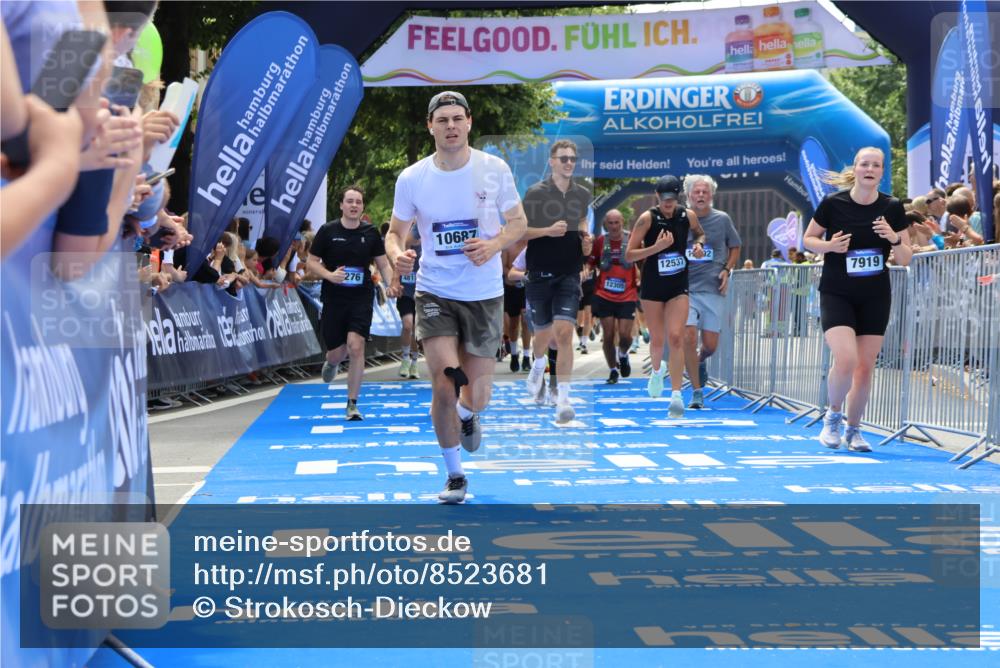 29.06.2025 - hella hamburg halbmarathon Strokosch-Dieckow http://msf.ph/oto/8523681 29.06.2025 11:26:28 Ziel 2959, 3817, 4819, 7276, 7351, 7919, 8144, 8297, 10687, 12210, 12305, 12381, 12537, 12592, 15102, 15114, 16676, 17238, 17804, 18507 meine-sportfotos.de