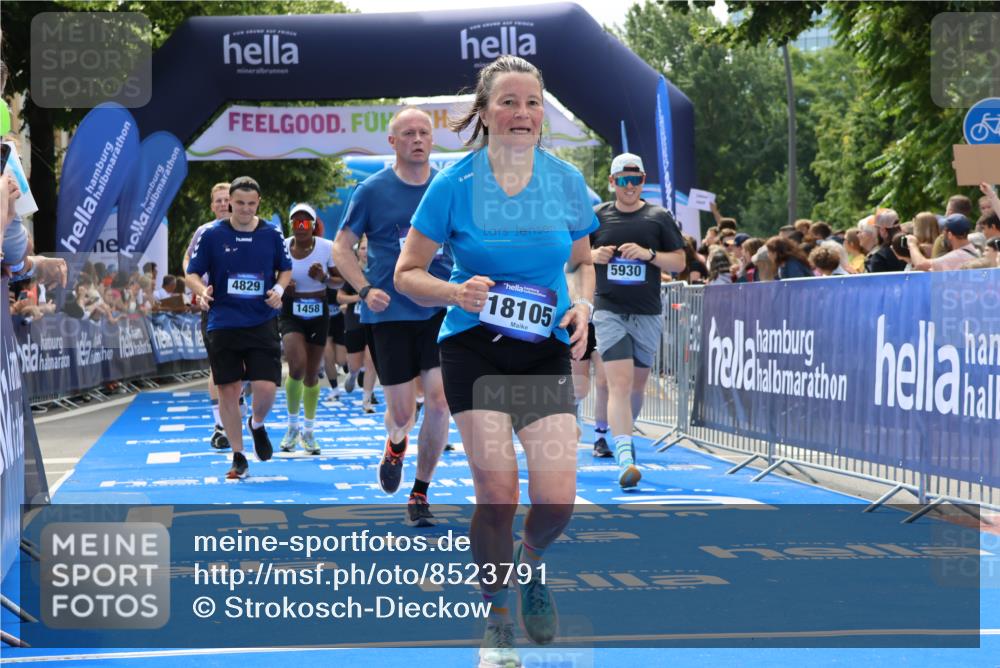 29.06.2025 - hella hamburg halbmarathon Strokosch-Dieckow http://msf.ph/oto/8523791 29.06.2025 11:26:38 Ziel 1458, 1477, 1853, 2959, 4819, 4829, 5929, 5930, 7276, 7529, 7772, 7919, 8297, 11999, 12305, 12592, 13934, 14499, 14726, 16565, 16566, 17414, 17529, 17804, 18105, 18825, 18865, 18949 meine-sportfotos.de
