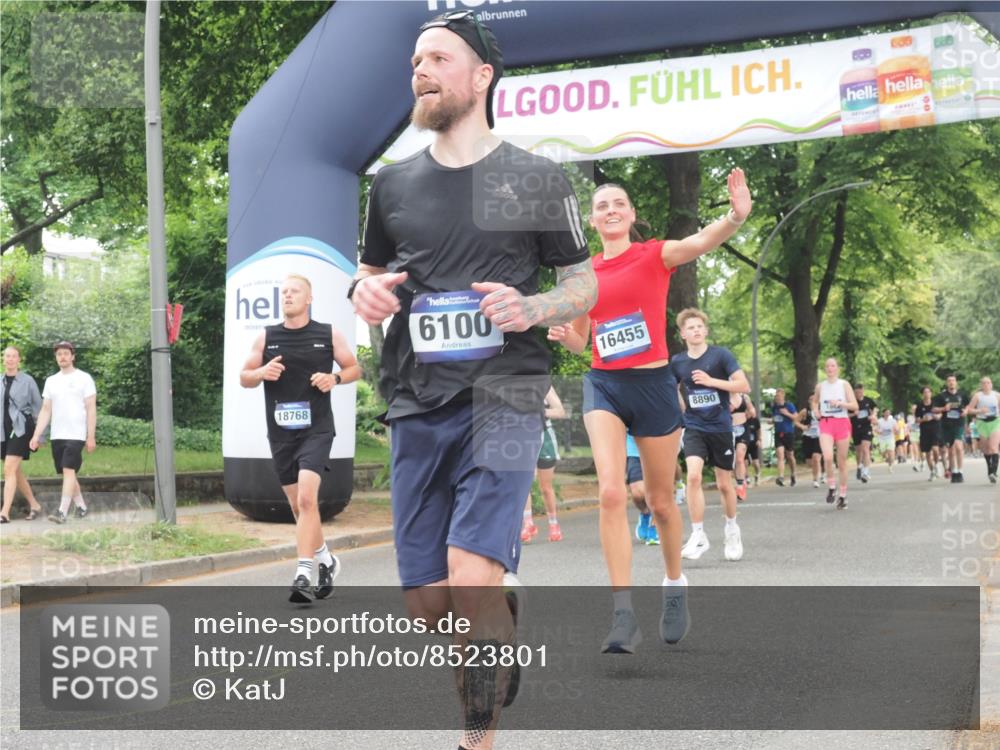 29.06.2025 - hella hamburg halbmarathon KatJ http://msf.ph/oto/8523801 29.06.2025 10:51:38 Zwischen KM18-KM19 1863, 3039, 3182, 3248, 6100, 6174 meine-sportfotos.de