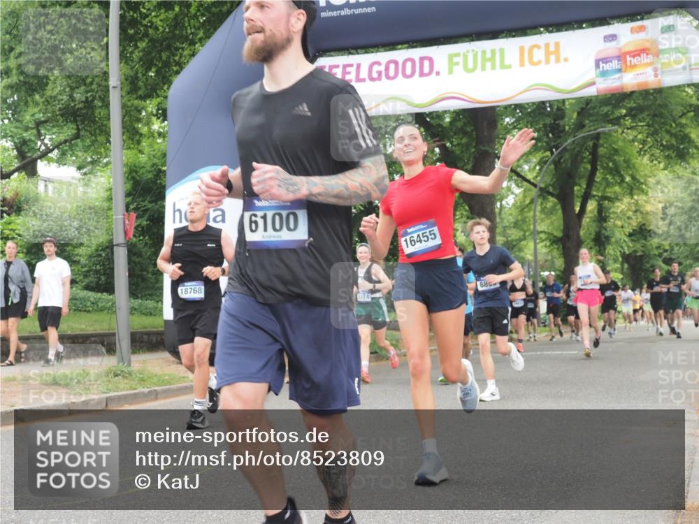 29.06.2025 - hella hamburg halbmarathon KatJ http://msf.ph/oto/8523809 29.06.2025 10:51:38 Zwischen KM18-KM19 1863, 3039, 3182, 3248, 6100, 6174 meine-sportfotos.de