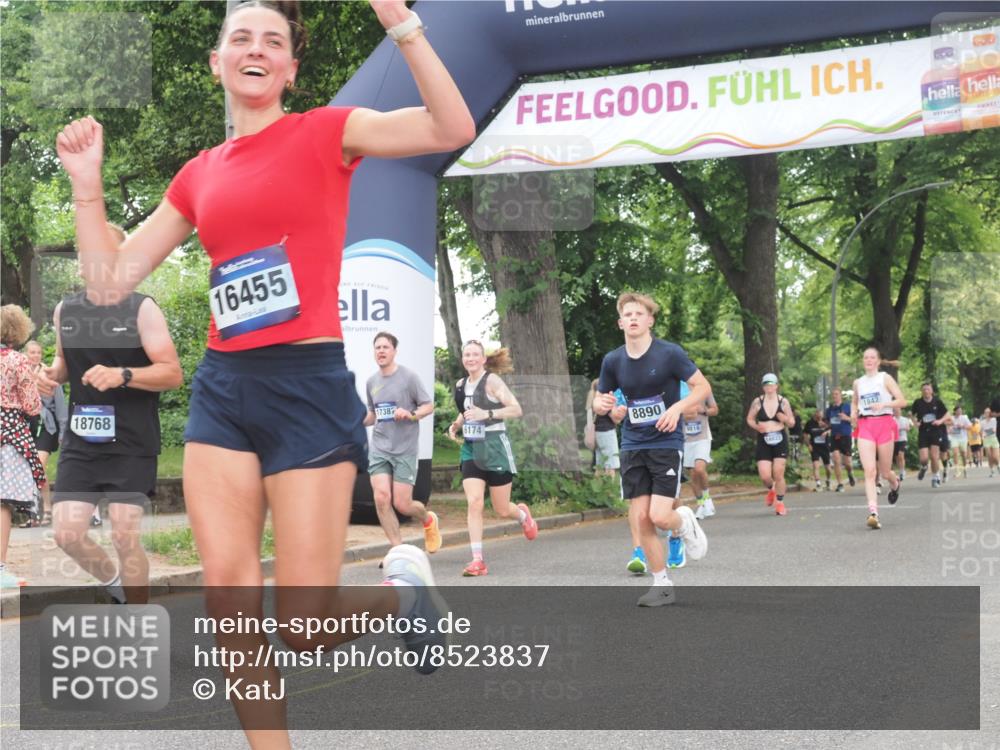 29.06.2025 - hella hamburg halbmarathon KatJ http://msf.ph/oto/8523837 29.06.2025 10:51:39 Zwischen KM18-KM19 1863, 3039, 3182, 3248, 6100, 6174 meine-sportfotos.de