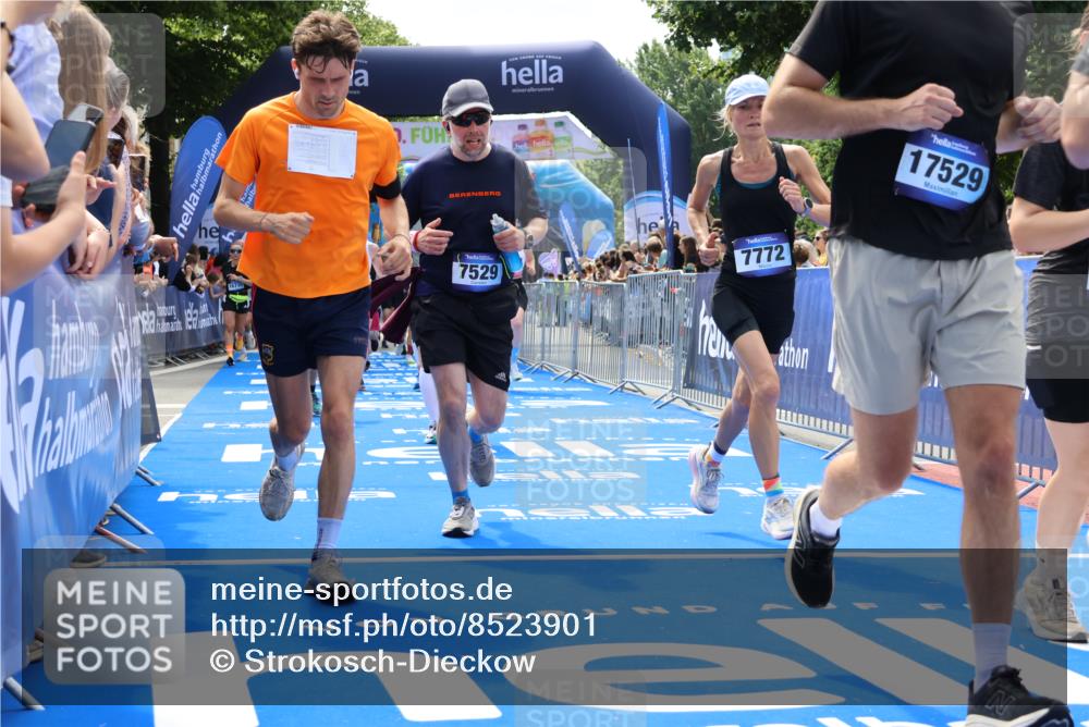 29.06.2025 - hella hamburg halbmarathon Strokosch-Dieckow http://msf.ph/oto/8523901 29.06.2025 11:26:44 Ziel 1458, 1477, 1853, 3529, 3591, 3592, 4829, 5122, 5759, 5929, 5930, 6598, 6640, 6663, 7529, 7772, 11668, 11999, 12041, 13934, 14053, 14499, 14726, 15104, 16457, 16565, 16735, 17414, 17416, 17529, 18105, 18278, 18825, 18865, 18949 meine-sportfotos.de