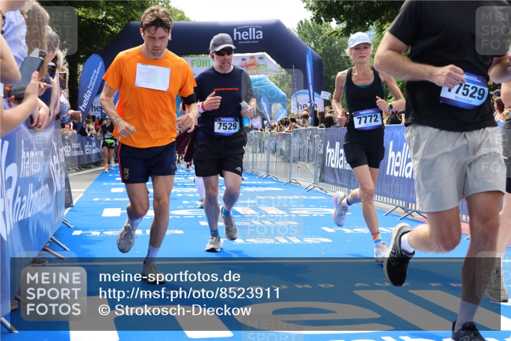 29.06.2025 - hella hamburg halbmarathon Strokosch-Dieckow http://msf.ph/oto/8523911 29.06.2025 11:26:45 Ziel 1458, 1477, 3003, 3529, 3591, 3592, 4829, 5122, 5759, 5929, 5930, 6598, 6640, 6663, 7529, 7772, 11668, 11999, 12041, 13934, 14053, 14499, 14726, 15104, 16457, 16735, 17414, 17416, 17529, 18105, 18278, 18825, 18865, 18949, 19124 meine-sportfotos.de